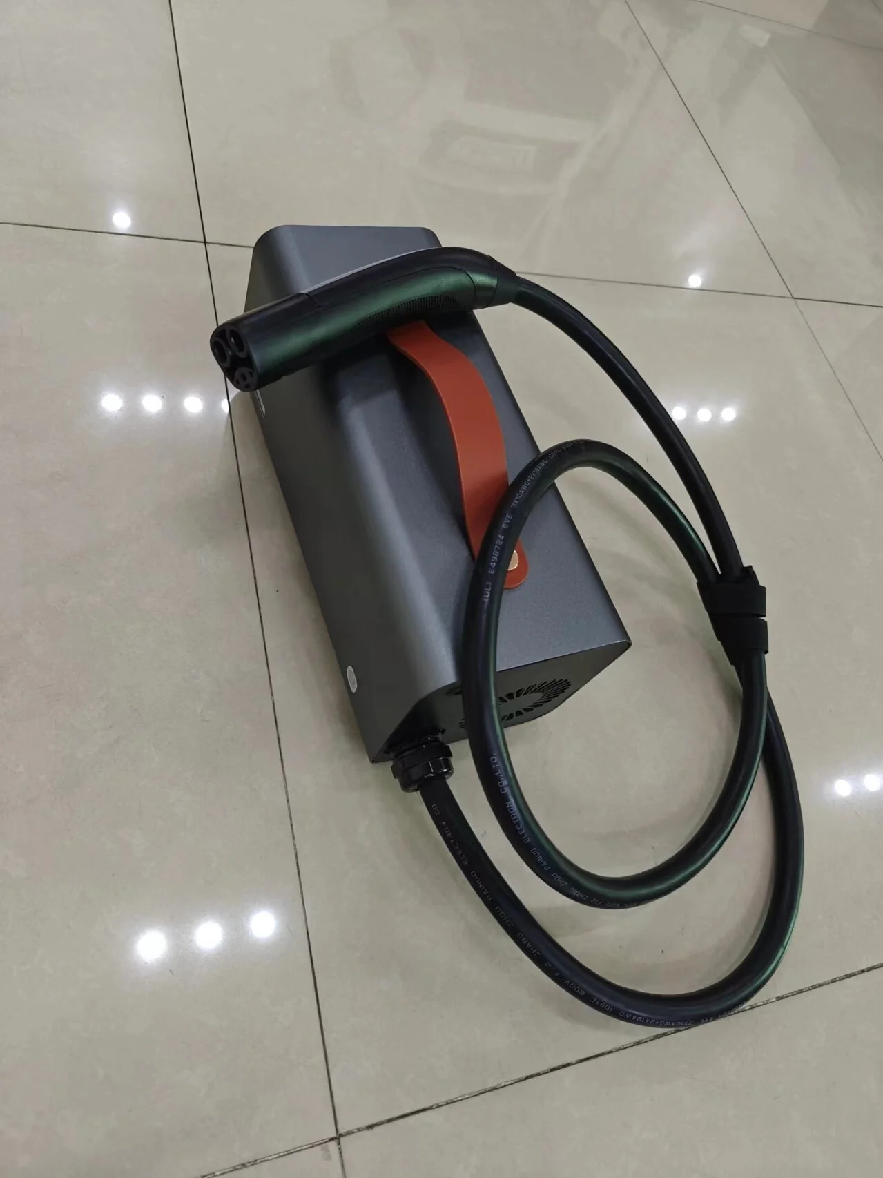 Tesla-V2L-Discharger-with-5-15-Socket-Model3:Y-1