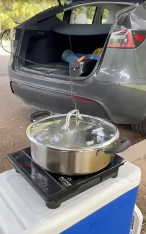 Tesla-V2L-Discharger-with-5-15-Socket-Model3:Y-4